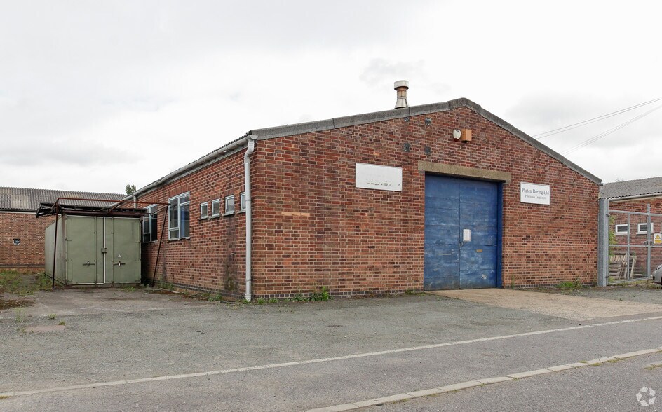 2 Nutts Ln, Hinckley, LE10 3EJ