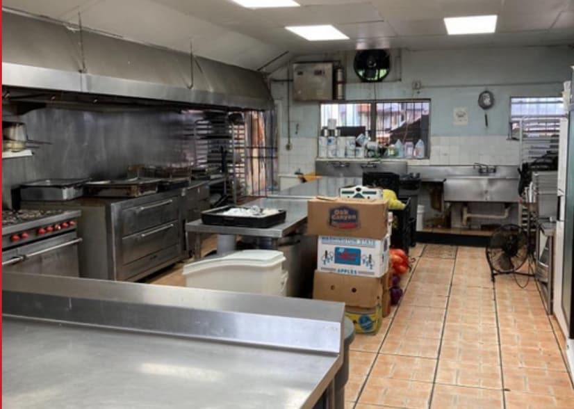 HIALEAH PORTFOLIO portfolio of 3 properties for sale on LoopNet.com - Building Photo - Image 3 of 4