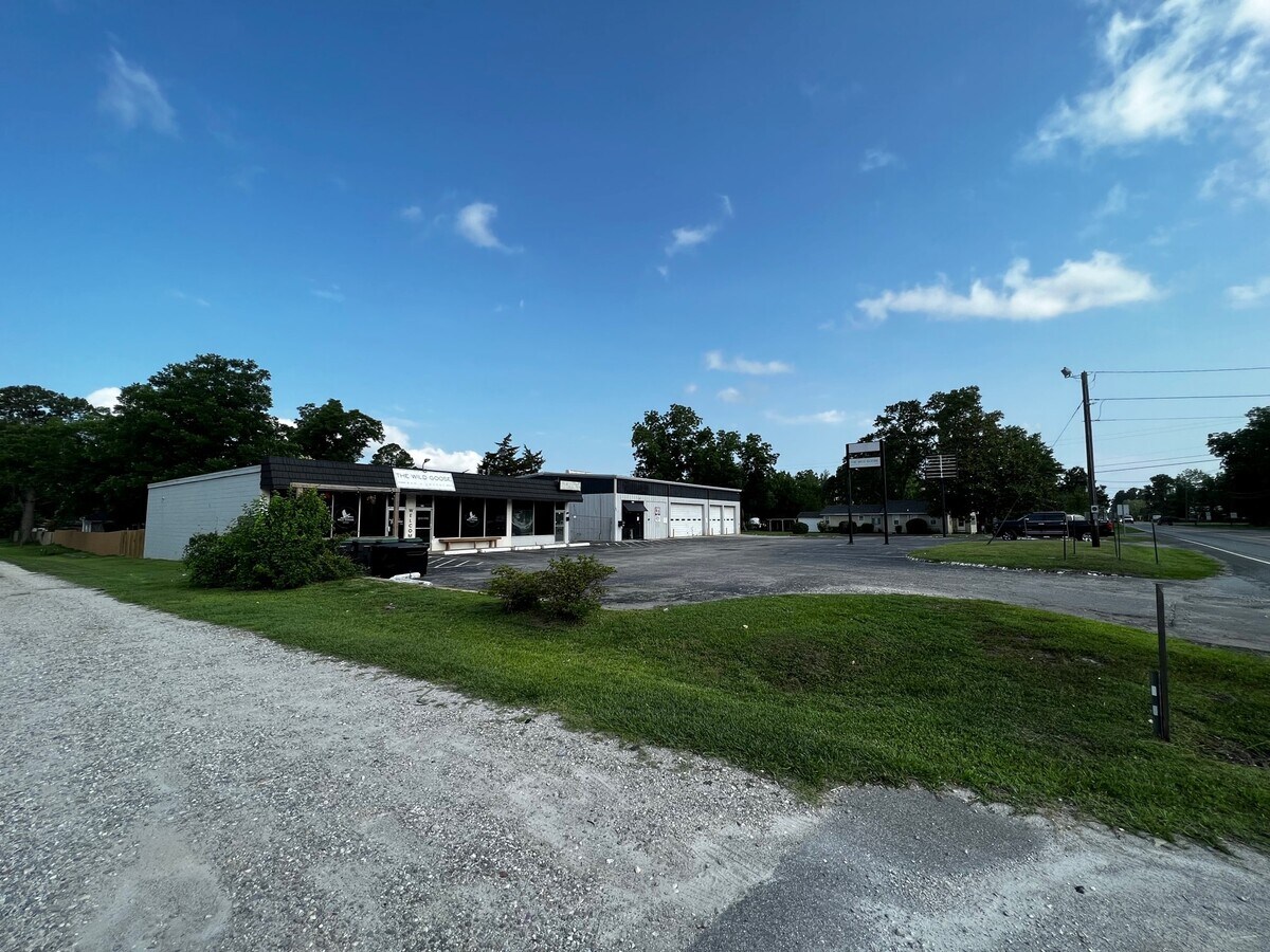 2737 Castle Hayne Rd, Wilmington, NC 28401