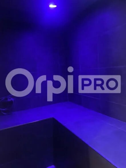 Retail in Esbly for lease - Interior Photo - Image 2 of 7