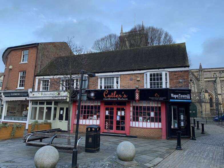 1-3 Cornmarket, High Wycombe for lease - Primary Photo - Image 1 of 8