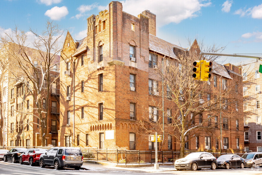 3456 73rd St, Jackson Heights, NY for sale - Primary Photo - Image 1 of 6