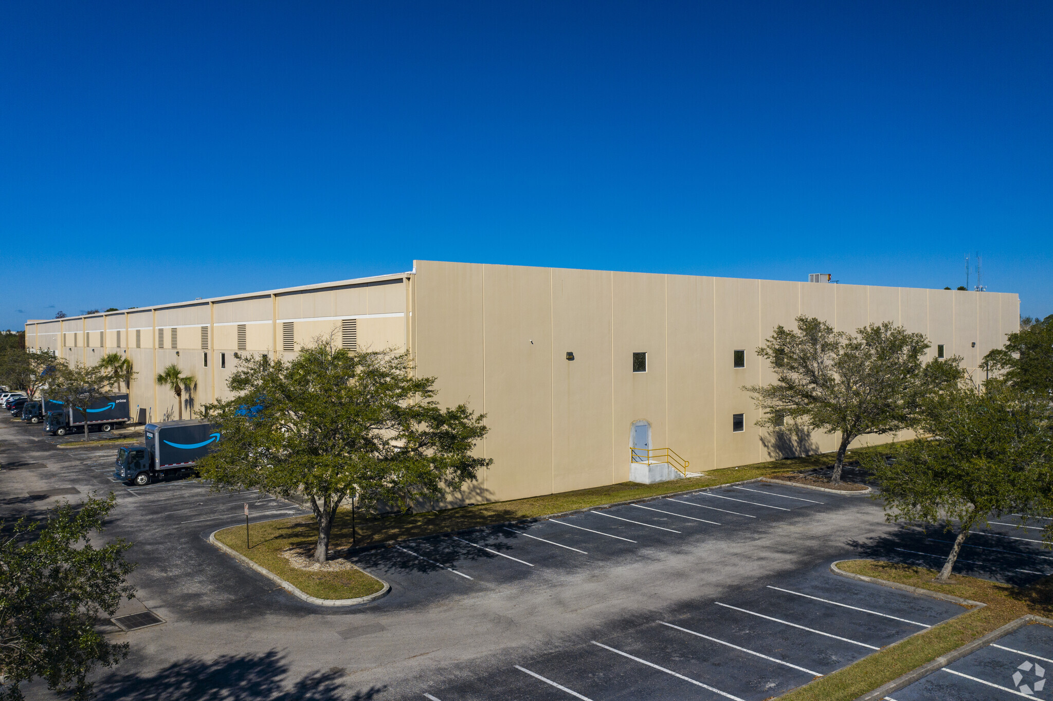 9799 International Ct N, Saint Petersburg, FL for lease Building Photo- Image 1 of 10