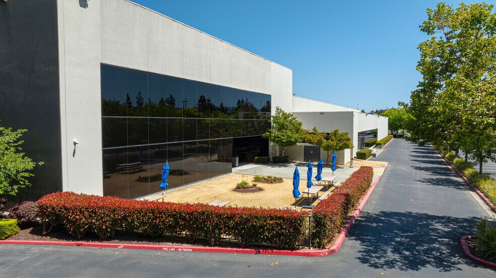350 E Plumeria Dr, San Jose, CA for lease - Building Photo - Image 2 of 10