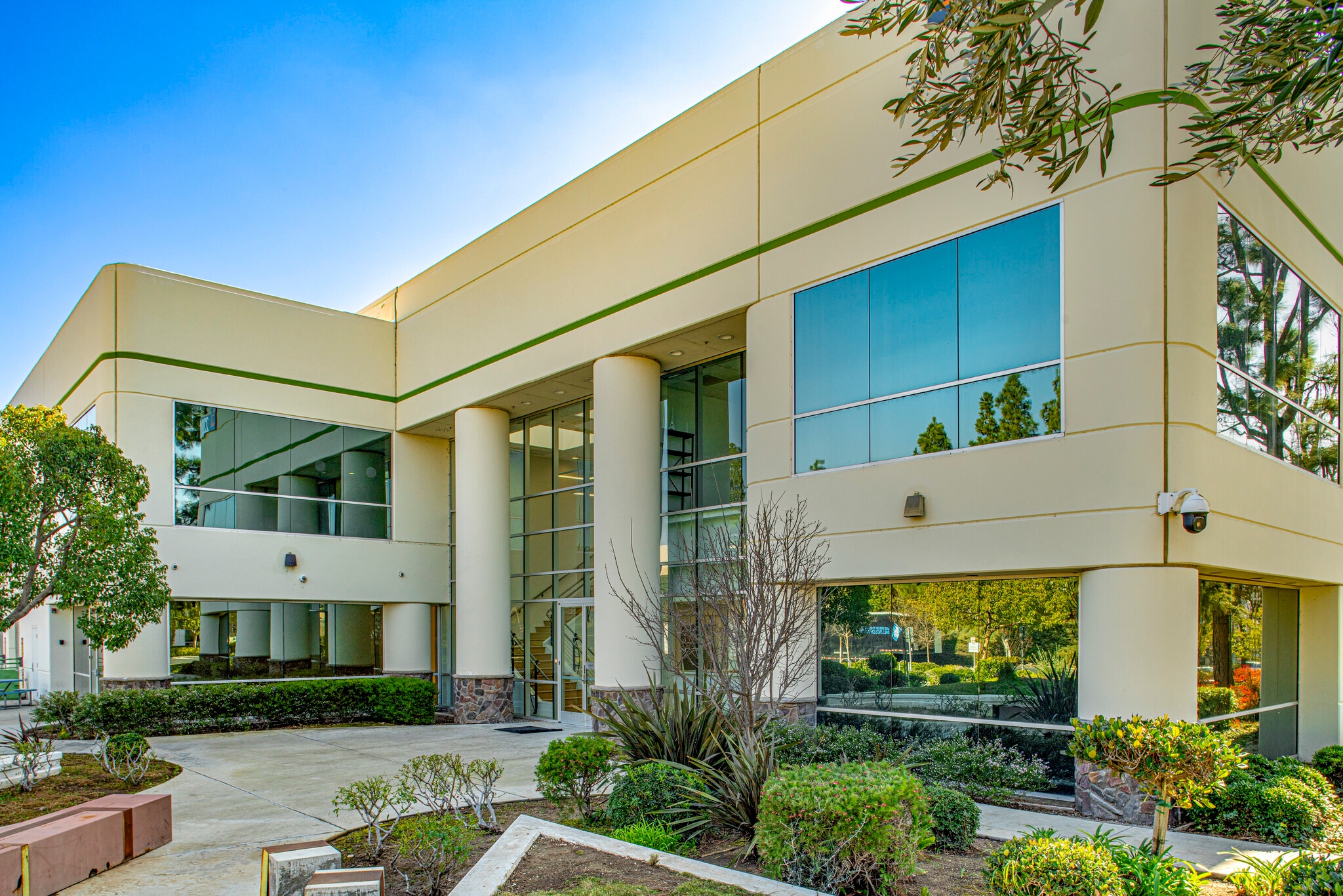 2280 Ward Ave, Simi Valley, CA for lease Primary Photo- Image 1 of 7