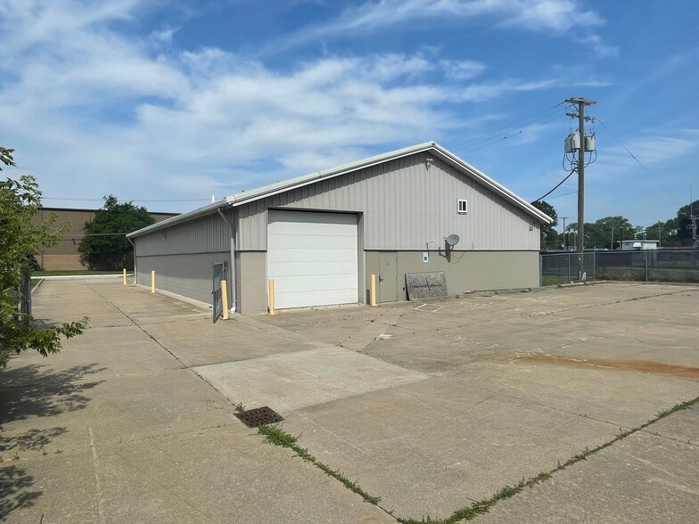 21520 Mullin Ave, Warren, MI for lease - Building Photo - Image 2 of 6