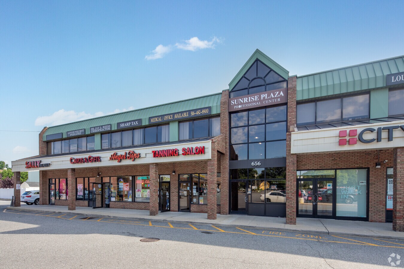 656 N Wellwood Ave, Lindenhurst, NY 11757 Sunrise Plaza Shopping