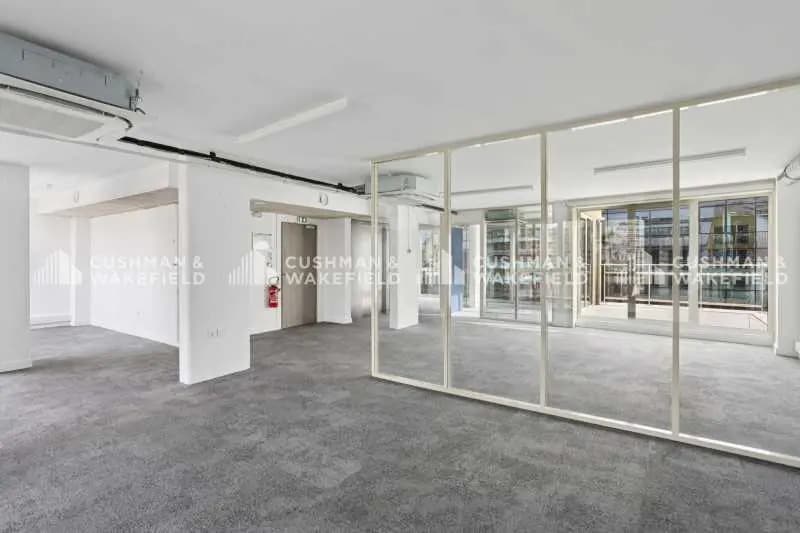 77 Rue Jean Bleuzen, Vanves for lease - Building Photo - Image 2 of 14