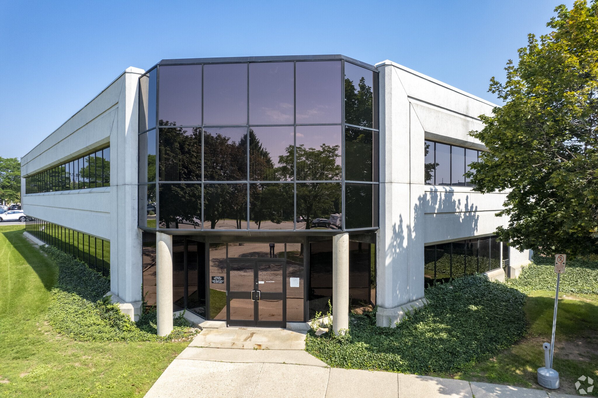 777 Walkers Line, Burlington, ON for sale Primary Photo- Image 1 of 6