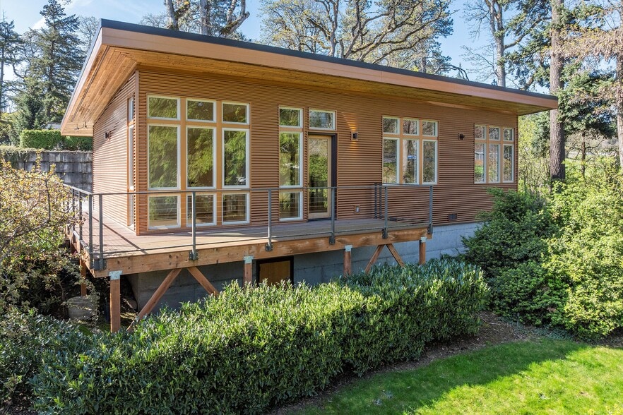 3235 Cascade Ave, Hood River, OR for sale - Building Photo - Image 2 of 35