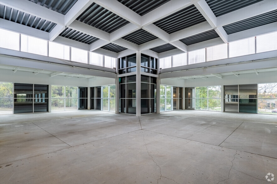 173 Industry Dr, Pittsburgh, PA for lease - Interior Photo - Image 3 of 25