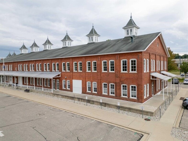 322 Broadway St, Mount Pleasant, MI for sale - Building Photo - Image 2 of 24