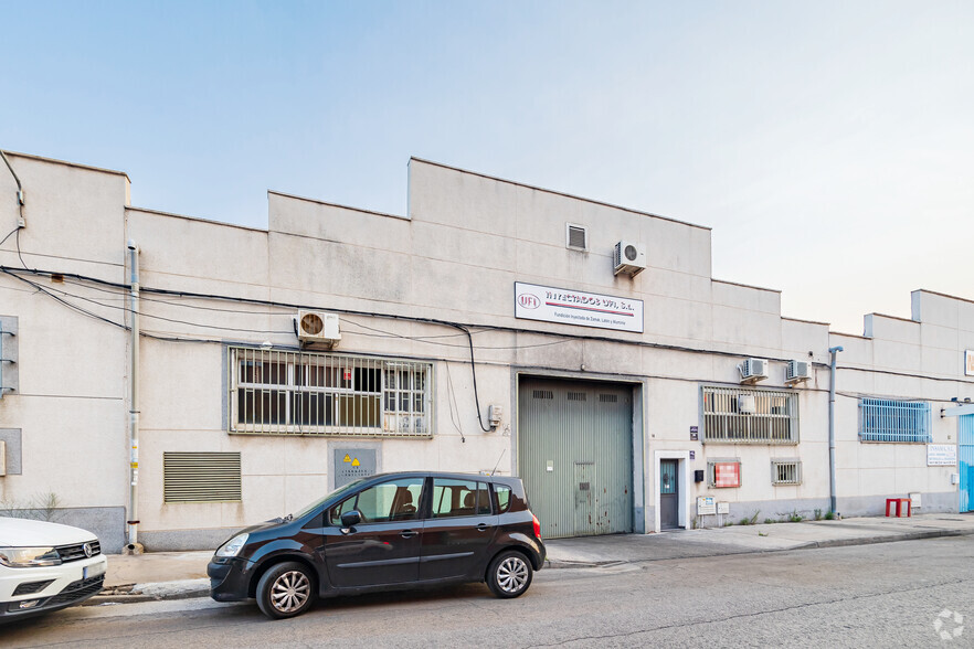 Calle Andrés Alvarez Caballero, 14, Humanes de Madrid, Madrid for sale - Building Photo - Image 2 of 2