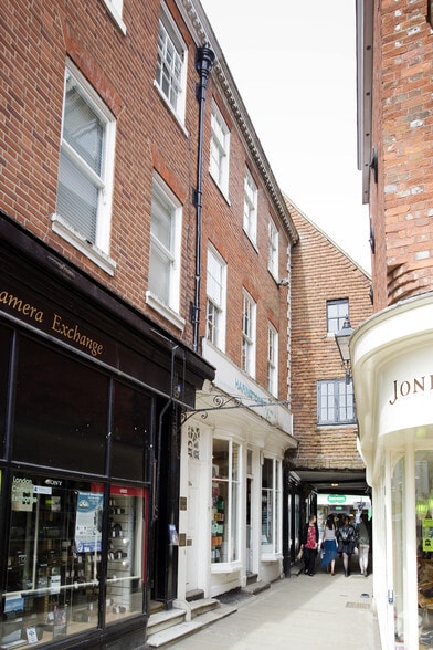 16 The Square, Winchester for sale - Primary Photo - Image 1 of 1