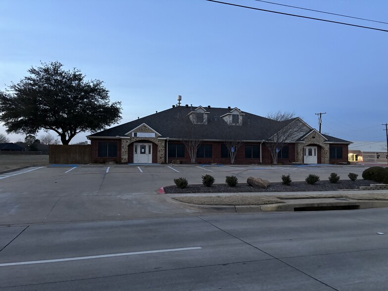 649 Alsbury Blvd, Burleson, TX for lease - Building Photo - Image 1 of 8