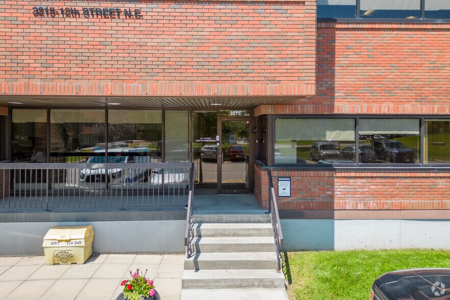 3225 12 St NE, Calgary, AB for lease - Building Photo - Image 3 of 8