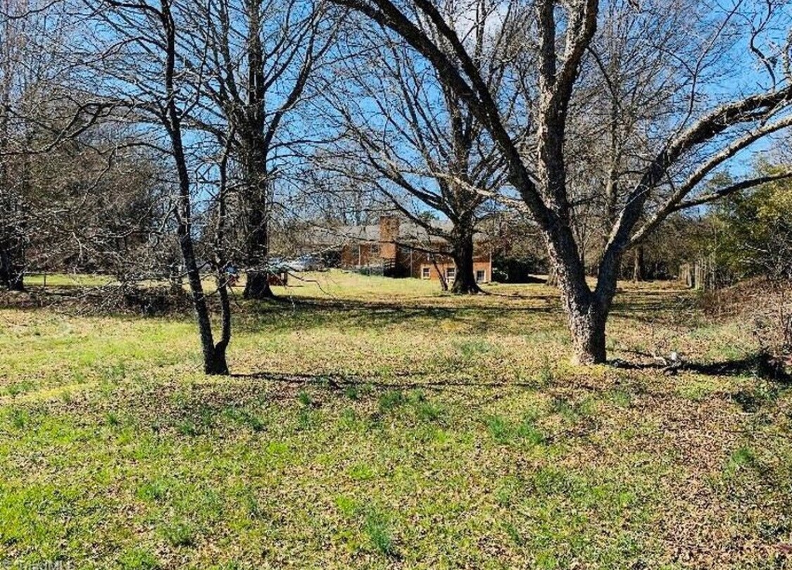 1194 Pleasant Ridge Rd, Greensboro, NC 27409
