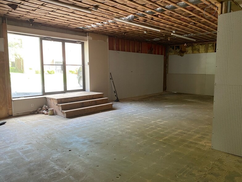 7448 Springfield Ave, Sykesville, MD for lease - Interior Photo - Image 2 of 21