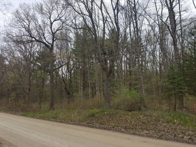 27440 N Dixboro Rd, South Lyon, MI 48178