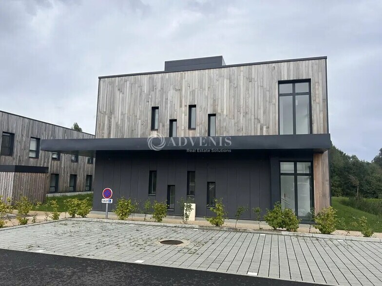 Office in Rouillon for lease - Building Photo - Image 2 of 3