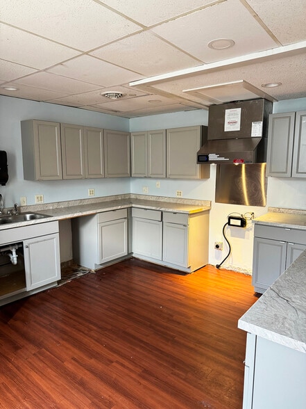 221 N Washington St, Marion, IN for sale - Interior Photo - Image 3 of 4