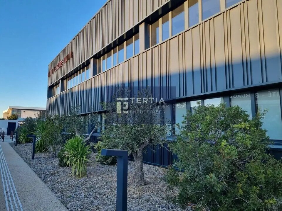 Office in Mauguio for lease Building Photo- Image 1 of 10