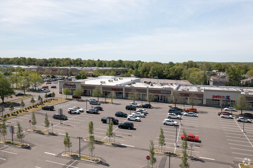 6500-6566 Jericho Turnpike, Commack, NY for lease - Building Photo - Image 2 of 6