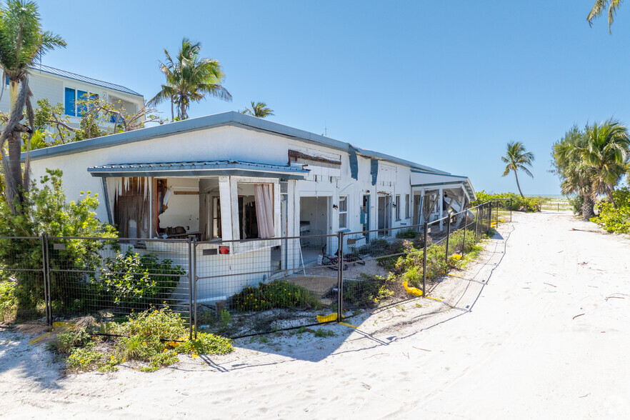 4819 Tradewinds Dr, Sanibel, FL for sale - Primary Photo - Image 1 of 37