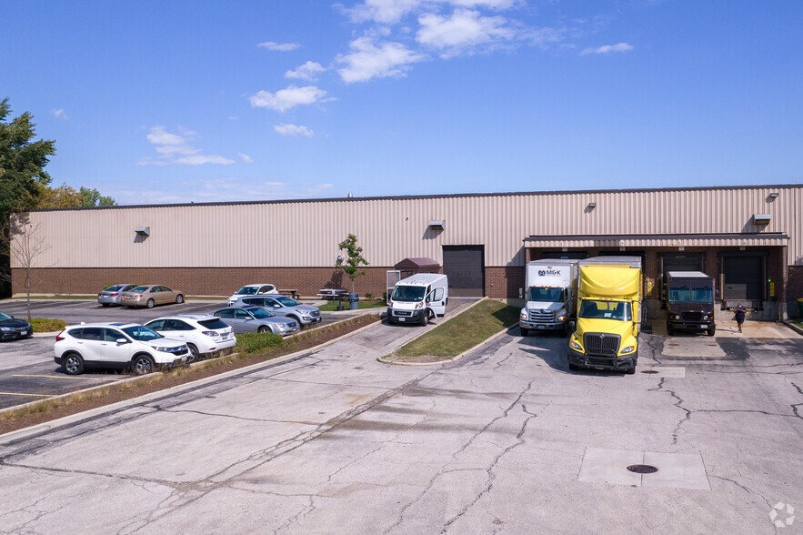 1751 Wilkening Ct, Schaumburg, IL for lease - Building Photo - Image 3 of 6