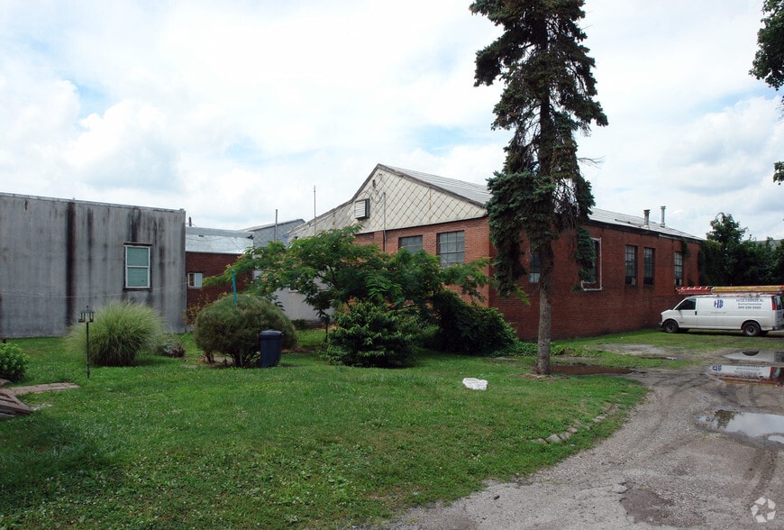 25 W 4th St, Bridgeport, PA for lease - Building Photo - Image 2 of 4