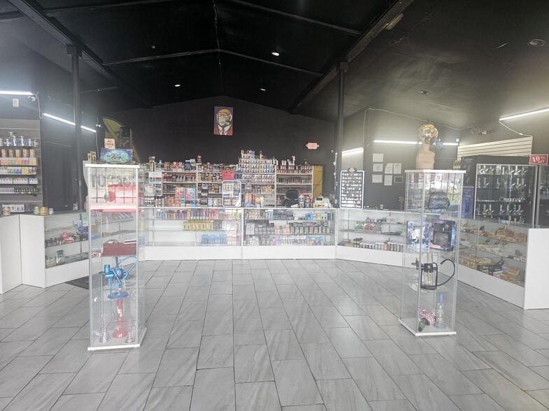 5940 Merrill Rd, Jacksonville, FL for sale - Building Photo - Image 3 of 8