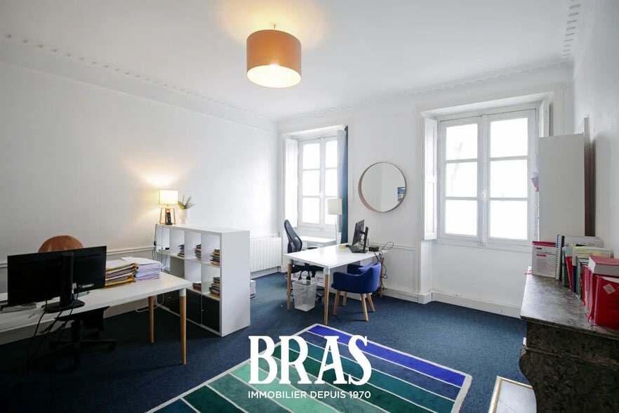 Office in Nantes for lease - Interior Photo - Image 2 of 6