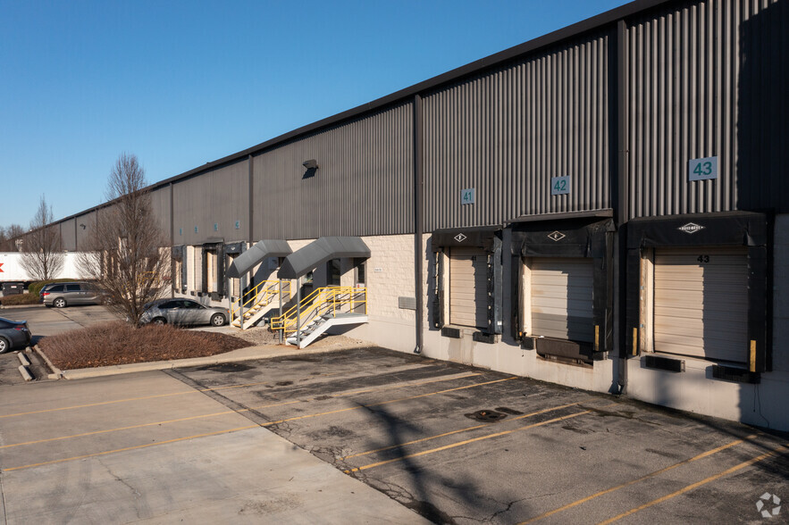 4750 Lake Forest Dr, Blue Ash, OH for lease - Building Photo - Image 2 of 5