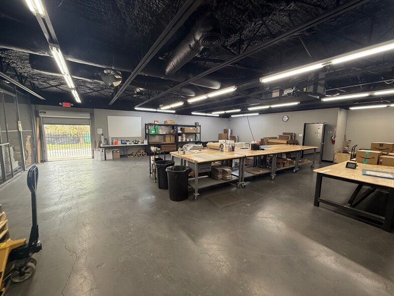 2745 Bryan Ave, Fort Worth, TX for lease - Interior Photo - Image 2 of 12