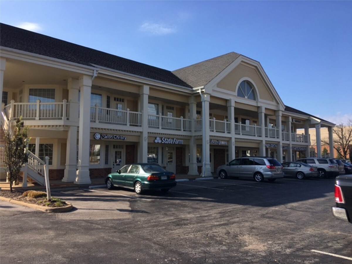 11780 Manchester Rd, Des Peres, MO 63131