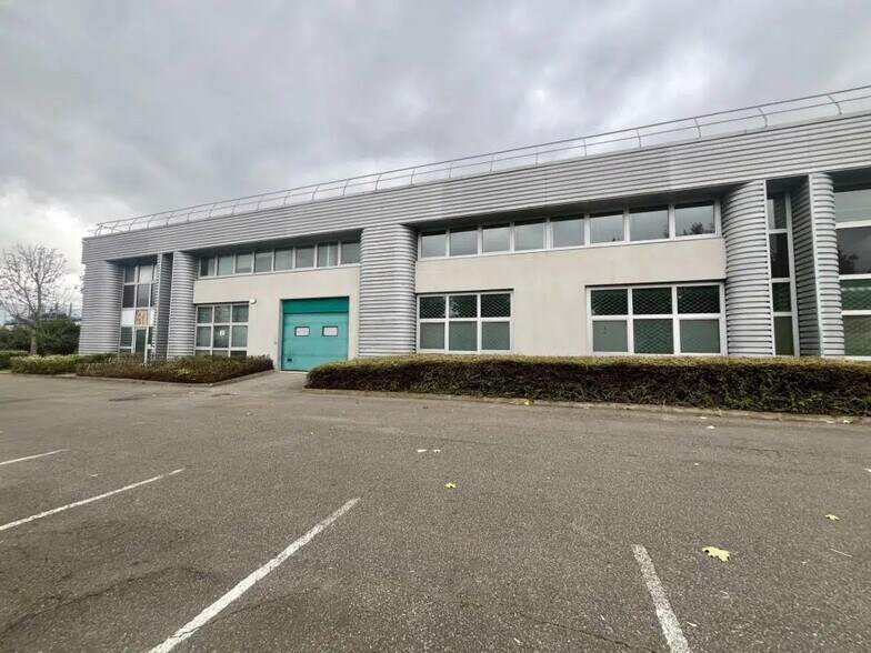 Industrial in Tremblay-en-France for lease - Building Photo - Image 1 of 31