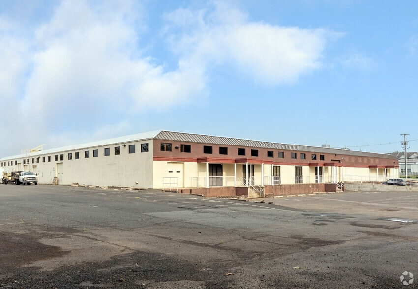 5 Johnson Dr, Raritan, NJ for lease - Building Photo - Image 2 of 17