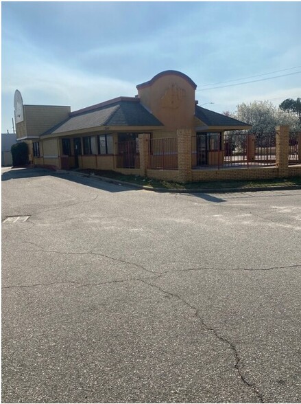 5775 Yadkin Rd, Fayetteville, NC for sale - Building Photo - Image 1 of 1