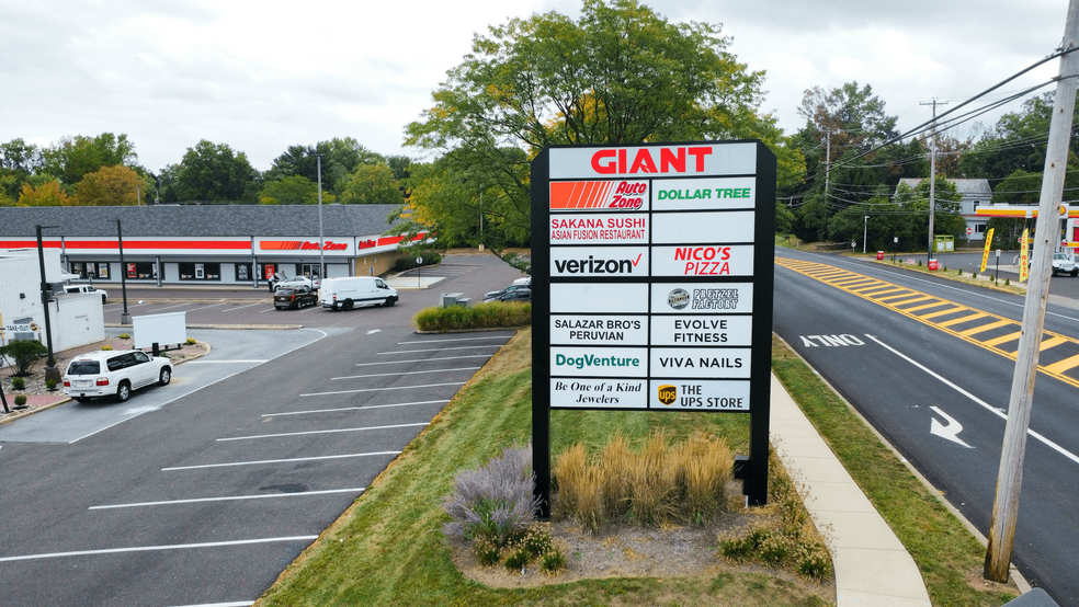 426 Town Ctr, New Britain, PA for lease - Building Photo - Image 3 of 20