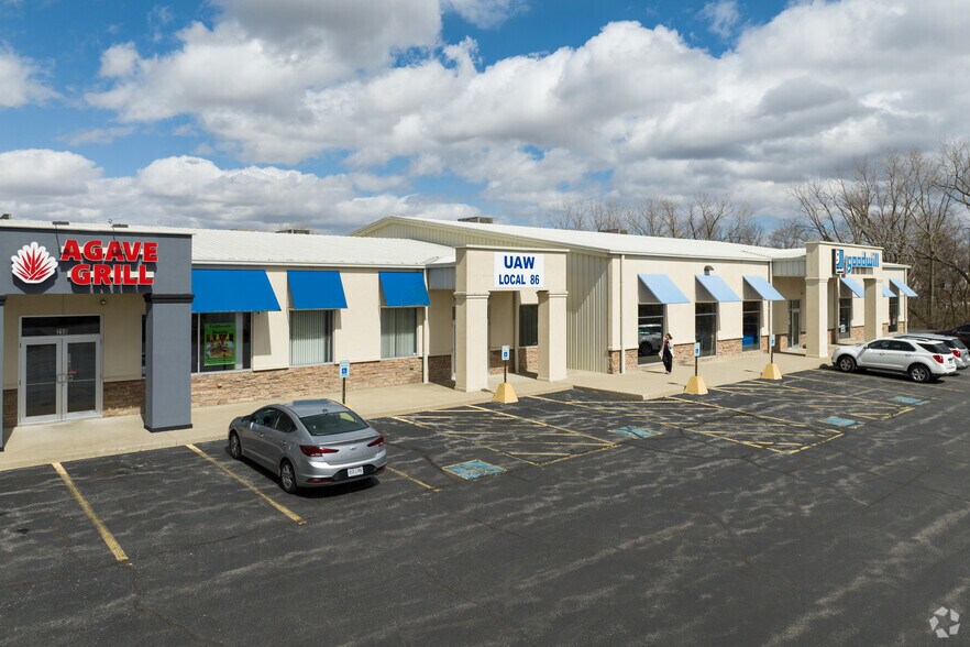 240 Lagrange St, Napoleon, OH for lease - Building Photo - Image 2 of 5