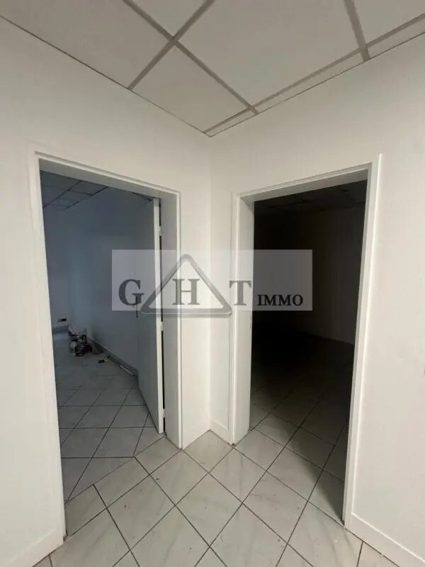 Location Bureaux 150 m² à 300 m² - Photo 1