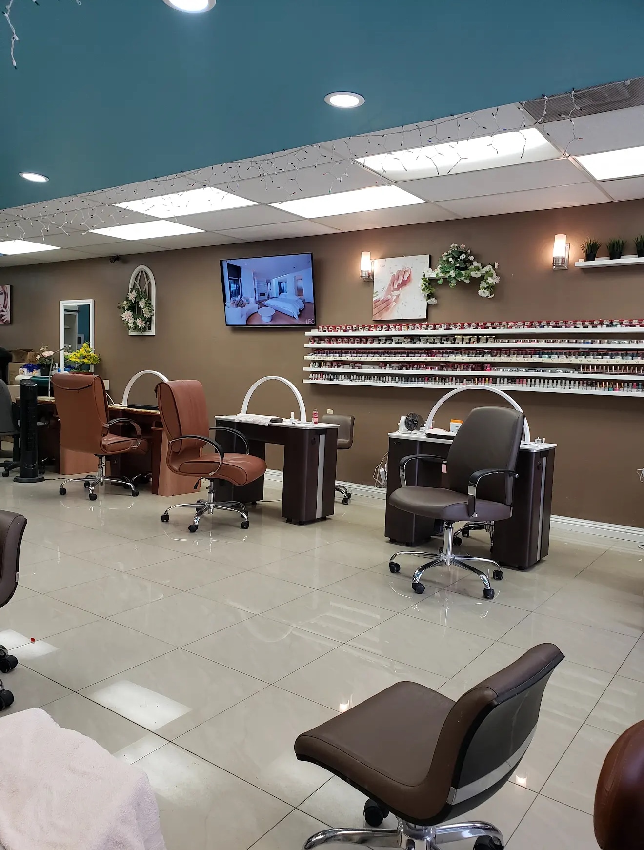 9581-9625 Foothill Blvd, Rancho Cucamonga, CA for lease Interior Photo- Image 1 of 6