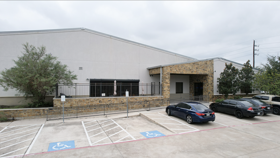 7028 Gessner Rd, Houston, TX for sale - Building Photo - Image 1 of 15