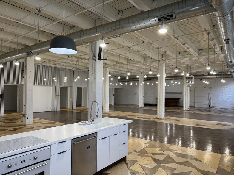1821 W Hubbard St, Chicago, IL for lease - Building Photo - Image 3 of 10