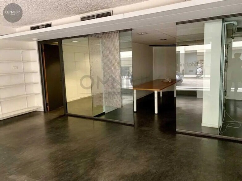 Retail in Lyon for lease - Interior Photo - Image 3 of 4