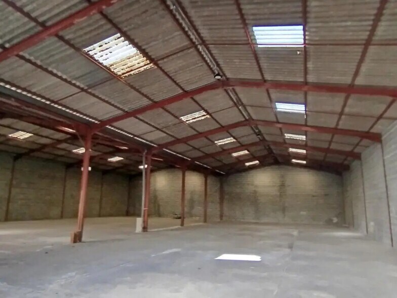 Flex in Saint-Alban for lease - Building Photo - Image 3 of 12