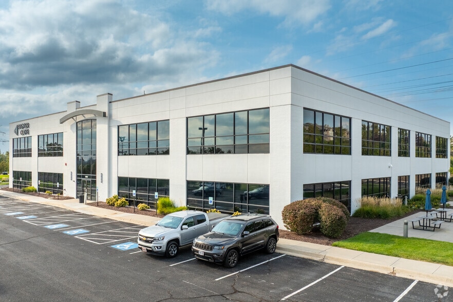 11010 Burdette St, Omaha, NE for lease - Building Photo - Image 2 of 25