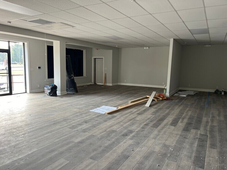 4975 Highway 78, Lilburn, GA for lease - Interior Photo - Image 2 of 6