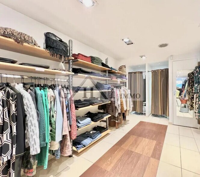 Retail in Bourg-la-Reine for sale - Interior Photo - Image 2 of 4