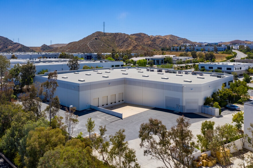 28040 W Harrison Pky, Valencia, CA for lease - Building Photo - Image 3 of 6